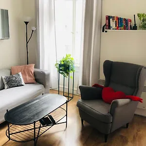 https://adameva-hostel-prague.praguehotelsweb.com