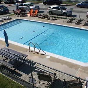 https://bayside-1st-floor-oc-2-br-1ba-pool-condo-close-to-jolly.ocean-city-hotels.net